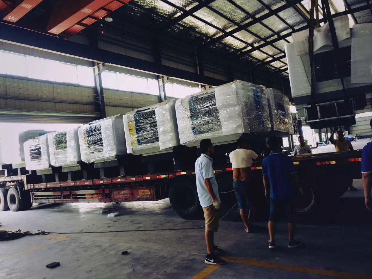 2018深雕數(shù)控迎來第二批玻璃精雕機，雙頭精雕機緊張出貨，得到客戶的高度認可。